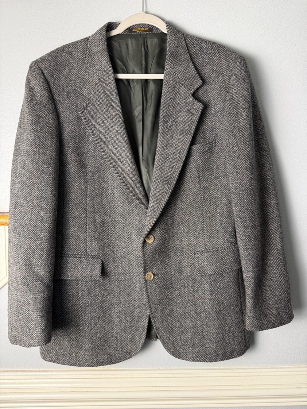 Vintage Evan Picone Gray Herringbone Sport Coat Blazer with Olive Lining. Nice